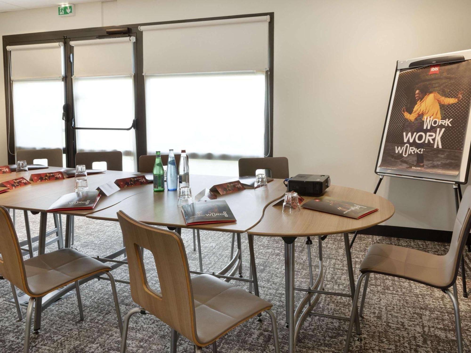 Ibis Douai Dechy Hotel Bagian luar foto